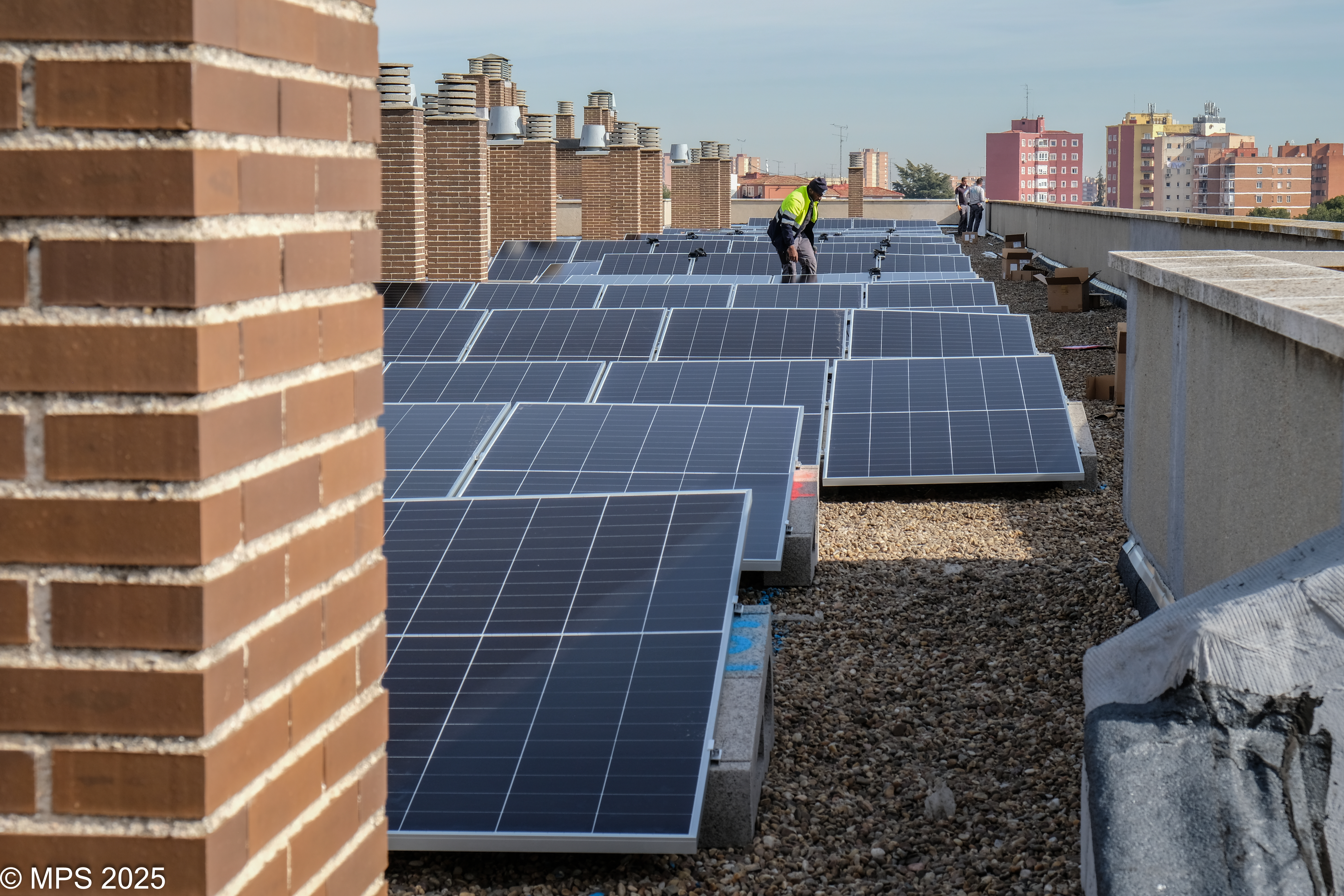 
Placas en la orientación este (portales F, G, H, I Pinar)
                            